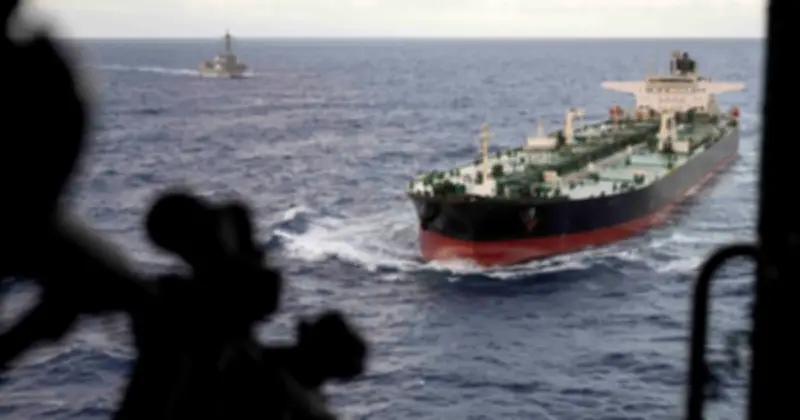 Lực lượng Mỹ đổ bộ lên tàu chở dầu Aquila II liên quan Nga và Venezuela ở Ấn Độ Dương