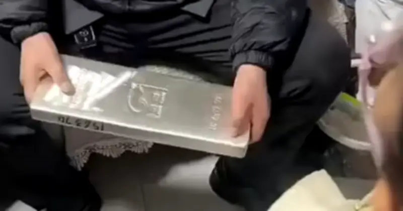 Vở kịch lì xì 15kg bạc ở Sơn Đông: Từ hào nhoáng đến bài học về giá trị tinh thần