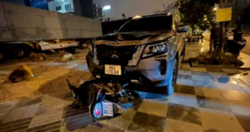 Vụ kéo lê xe máy làm một người tử vong: Tạm giữ tài xế ô tô