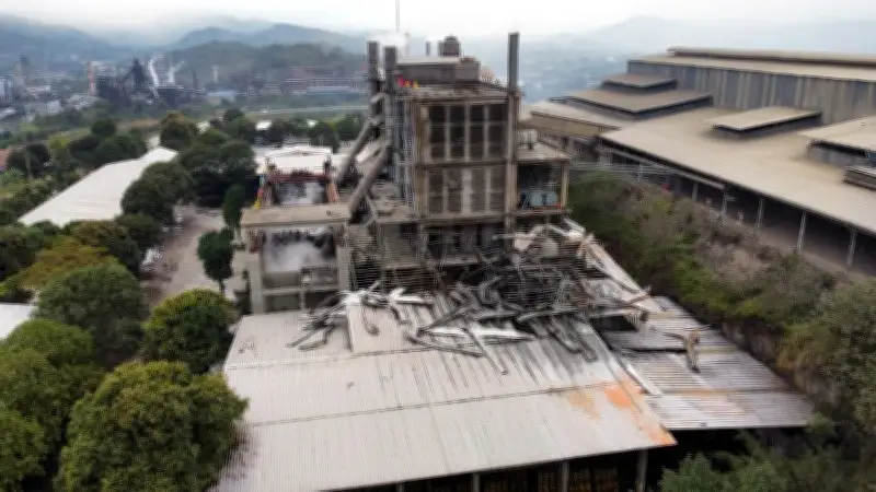 Vụ nổ tại nhà máy phốt pho ở Lào Cai: Một người tử vong, mái tôn sập