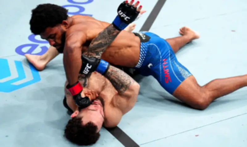 Võ sĩ UFC từng mổ não 9 tiếng bị hạ knock-out ghê rợn tại Houston