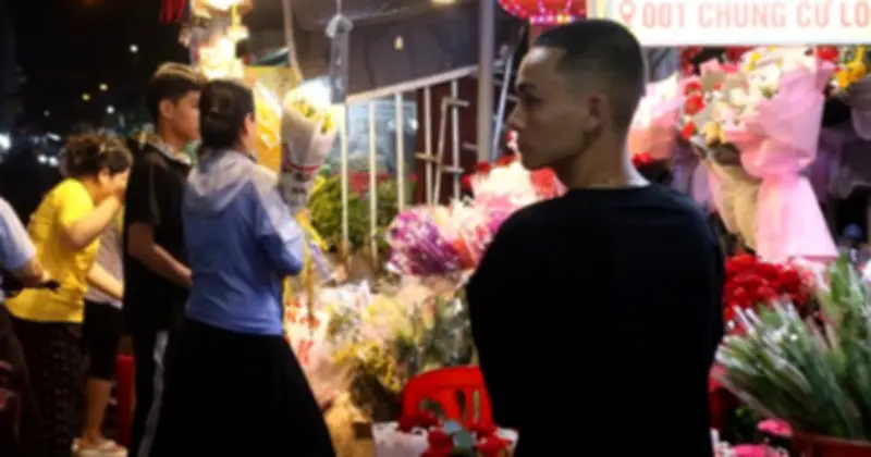 Valentine 2024: Hoa hồng lãng mạn 'lép vế' trước nhu cầu sắm Tết thiết thực