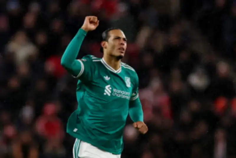 Van Dijk Tỏa Sáng, Liverpool Thắng Đậm, Rút Ngắn Khoảng Cách Với MU