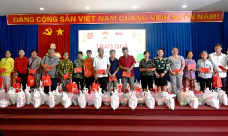 Vedan Việt Nam trao hơn 1.000 phần quà Tết cho hộ gia đình khó khăn