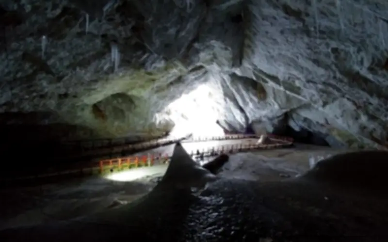 Vi khuẩn 5.000 năm tuổi trong hang băng Romania kháng 10 loại kháng sinh hiện đại