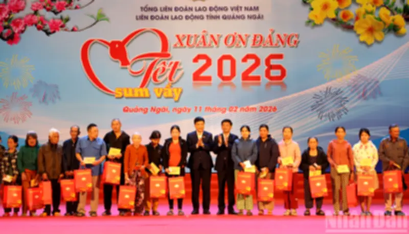 Phó Chủ tịch Quốc hội Vũ Hồng Thanh trao quà Tết cho người nghèo tại Quảng Ngãi