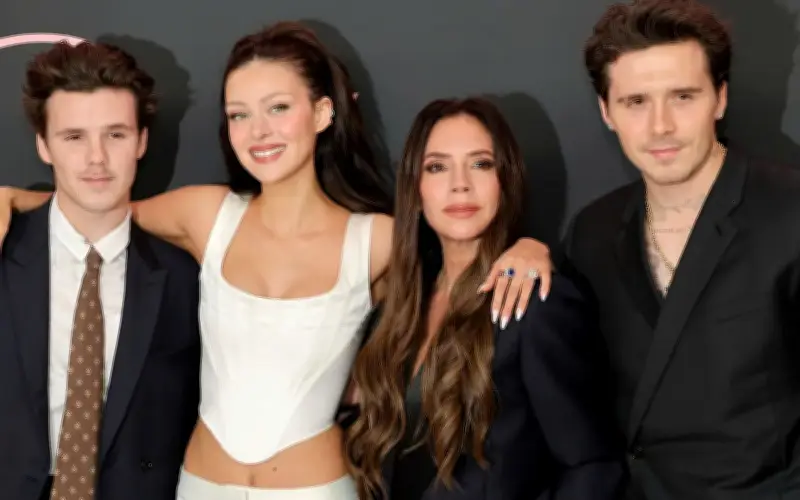 Victoria Beckham thận trọng trước mâu thuẫn gia đình với con trai Brooklyn
