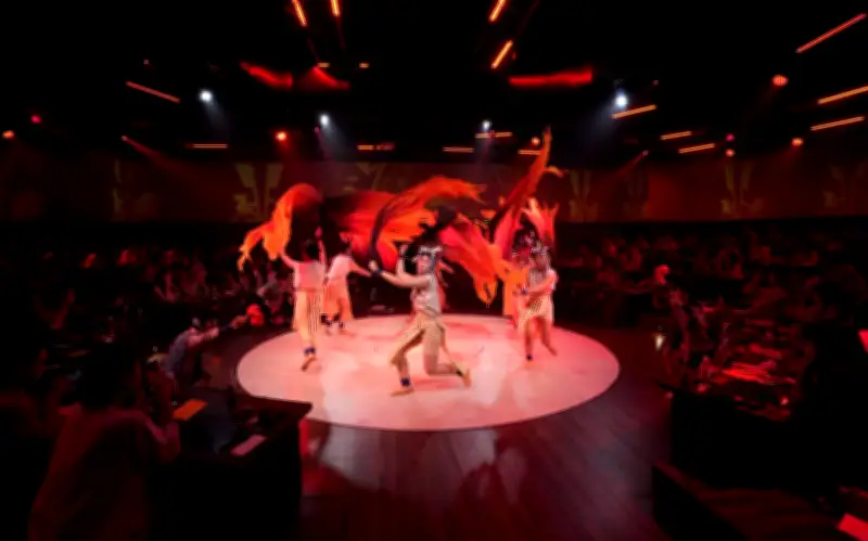 VietCharm Show: Sân khấu xoay 360 độ đưa di sản Việt vào trải nghiệm đa giác quan tại Dinh Độc Lập