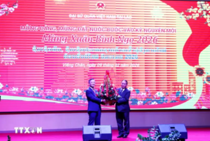 Việt Nam và Lào quyết tâm gìn giữ, phát huy mối quan hệ đặc biệt bền vững