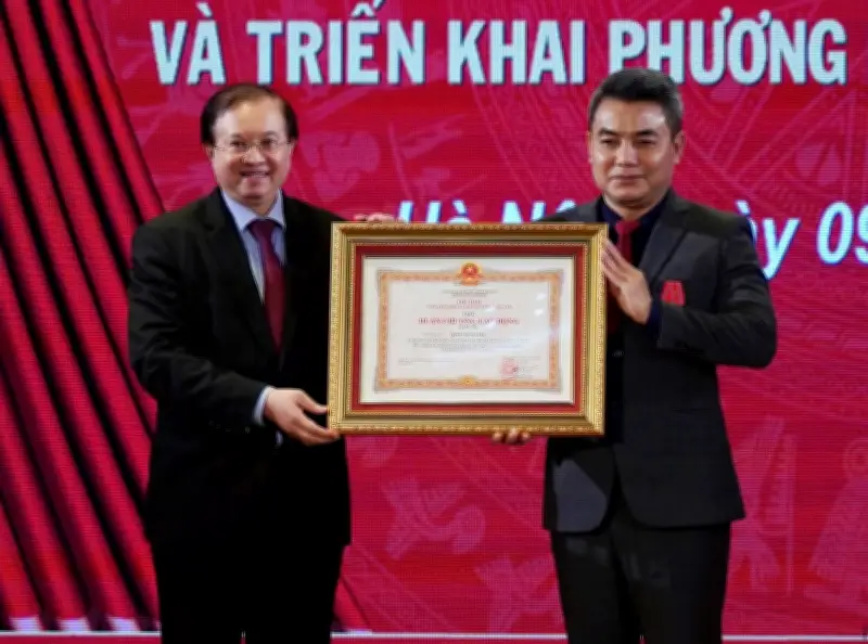 Nhà Hát Kịch Việt Nam Tổng Kết 2025, Vinh Danh NSƯT Trịnh Mai Nguyên Với Huân Chương