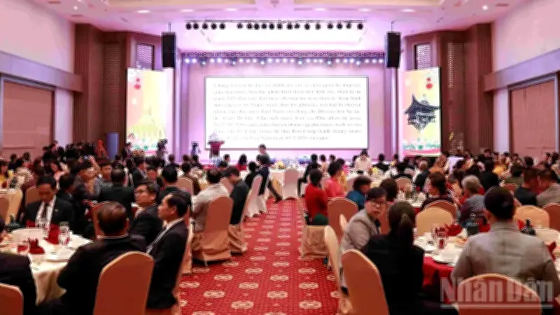 Đại sứ quán Việt Nam tại Lào tổ chức tiệc chiêu đãi mừng Đảng và năm mới