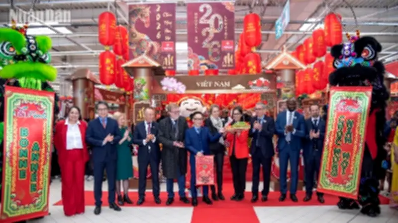 Tuần hàng Tết Việt tại Paris: Vifon chính thức có mặt tại Carrefour, mở ra cơ hội mới