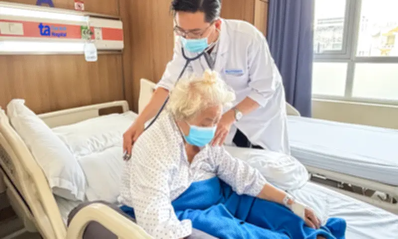 Viêm phổi ở người cao tuổi: Nguyên nhân sâu xa và cách phòng ngừa hiệu quả