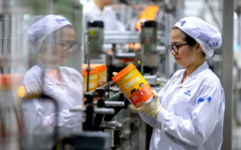 Vinamilk giao dịch 'khủng', Eximbank chuyển trụ sở, Bắc Ninh công khai giá giữ xe Hội Lim