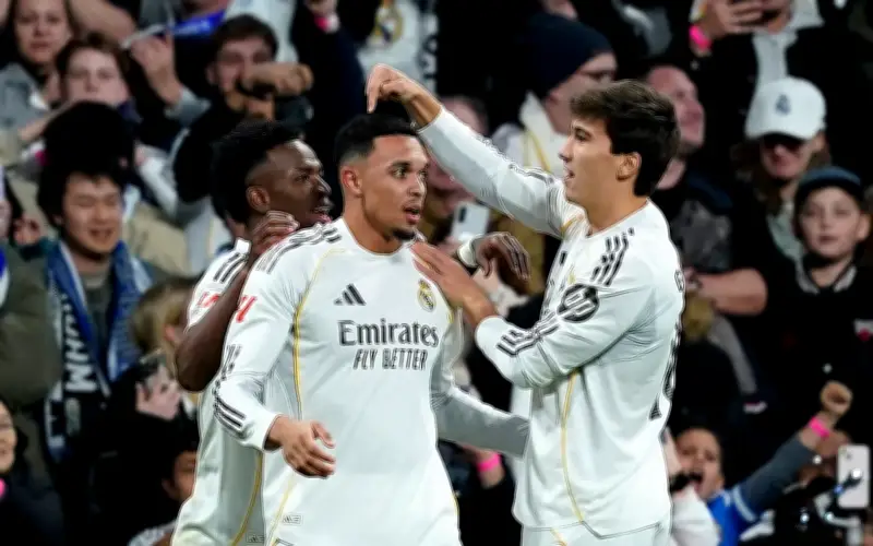 Vinicius tỏa sáng với cú đúp phạt đền, Real Madrid vươn lên ngôi đầu La Liga