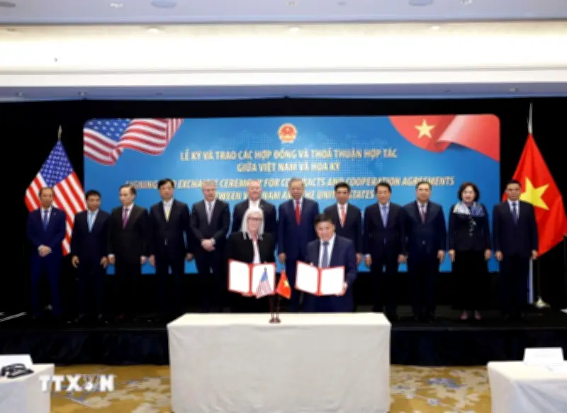 Việt Nam và Hoa Kỳ ký kết loạt hợp đồng, thỏa thuận hợp tác quan trọng
