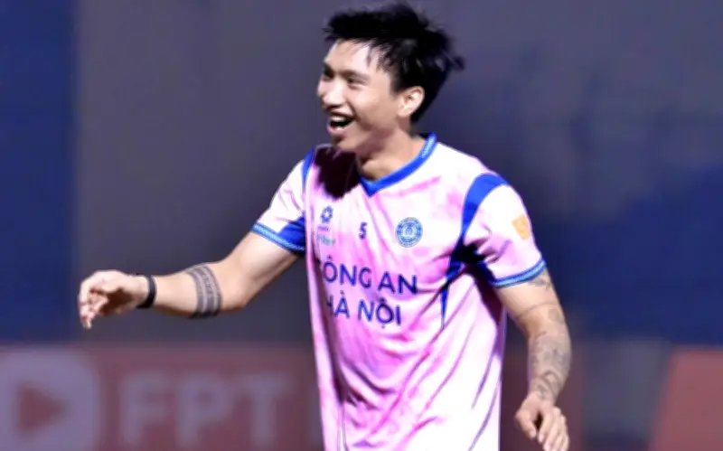 Văn Hậu lập siêu phẩm, Công An Hà Nội thắng Thanh Hóa 3-1 tại V-League
