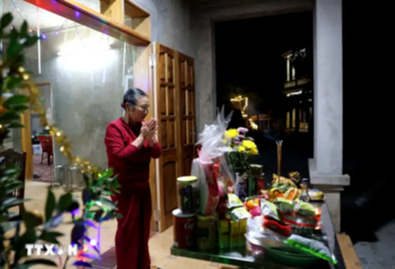 Văn khấn Giao thừa Tết Nguyên đán Bính Ngọ: Nghi thức trong nhà và ngoài trời