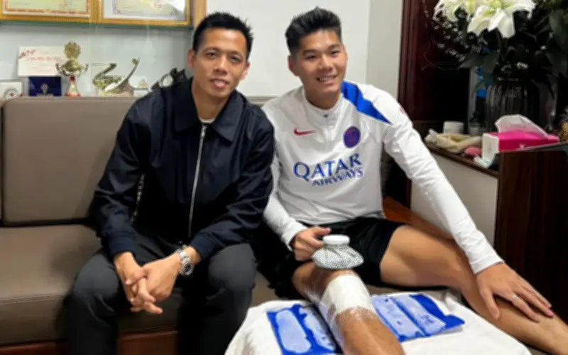 Văn Quyết thăm Hiểu Minh: Động viên đồng hương chấn thương trước thềm năm mới