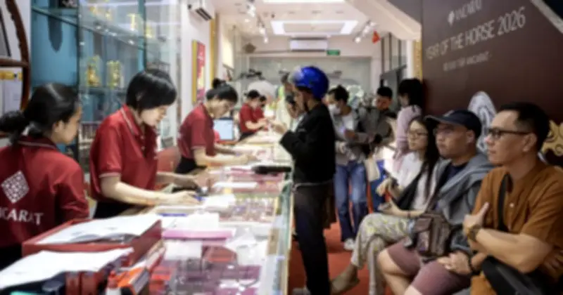 Vàng giảm, bạc tăng mạnh nhất đầu năm trong ngày vía Thần Tài