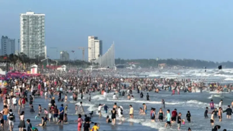 Vũng Tàu Đón 33.000 Du Khách Dịp Tết, Bãi Sau Đông Nghịt Và Kẹt Xe