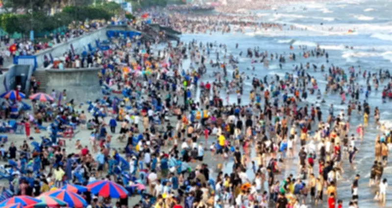 Vũng Tàu ùn tắc ngày Tết, du khách đổ xô tắm biển và lưu trú tăng mạnh