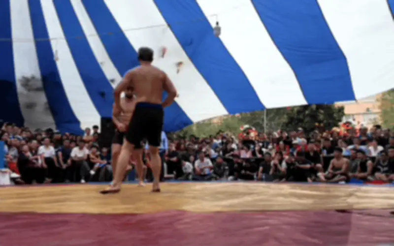 Đô Vật Belarus Zakhar Dzmitrychenk Chiến Thắng Kịch Tính Tại Hội Vật Làng Triều Khúc