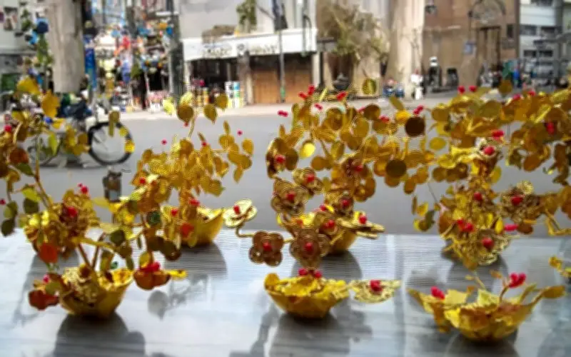 Vật cản trên bàn thờ sau Tết: Dọn sớm càng tốt, để lâu mất vận may