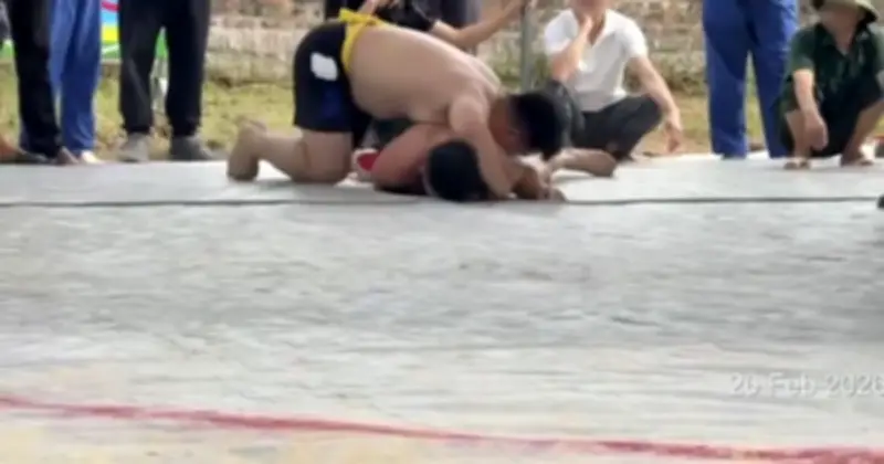 Đô vật tử vong sau cú ngã kinh hoàng tại hội vật làng ở Hà Nội