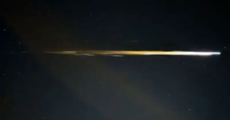 Vật Thể Lạ Rơi Từ Vũ Trụ Gây Tiếng Nổ Siêu Thanh, Dân Mạng Xôn Xao