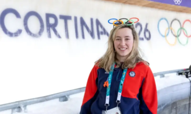 VĐV Mỹ Sophia Kirkby nhận 600 lời mời hẹn hò tại Olympic mùa Đông 2026