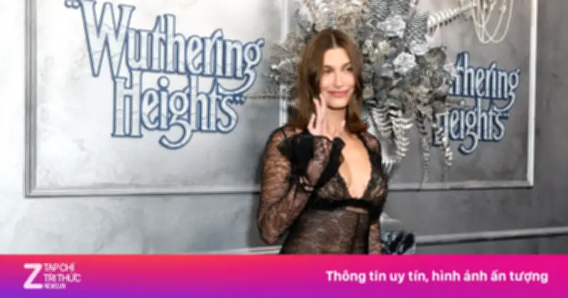 Váy ren xuyên thấu của Hailey Bieber gây tranh cãi trên thảm đỏ Sydney