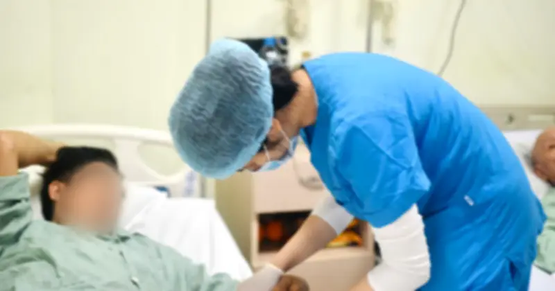 Cảnh báo tai nạn chặt thịt gà ngày Tết: Bệnh nhân suýt mất ngón tay