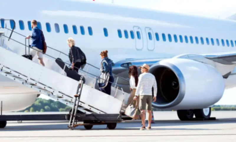 Lý do bất ngờ đằng sau việc hành khách luôn lên máy bay từ bên trái