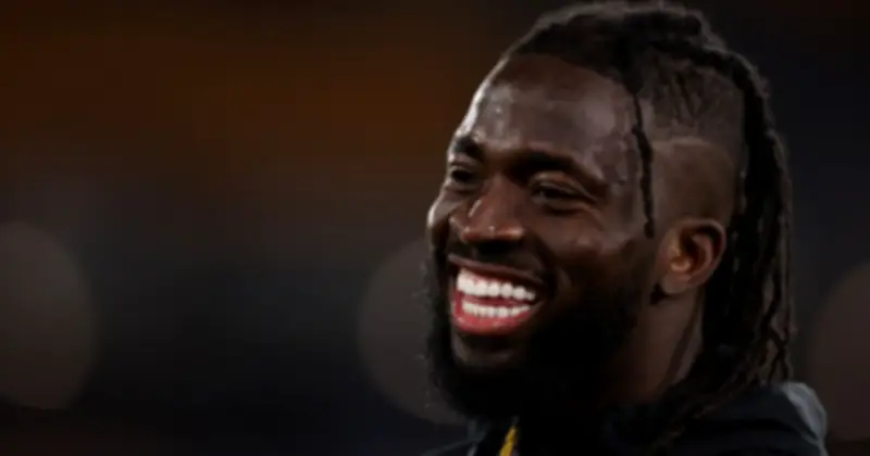 Wolverhampton lên án mạnh mẽ phân biệt chủng tộc sau sự cố phạt đền của Arokodare