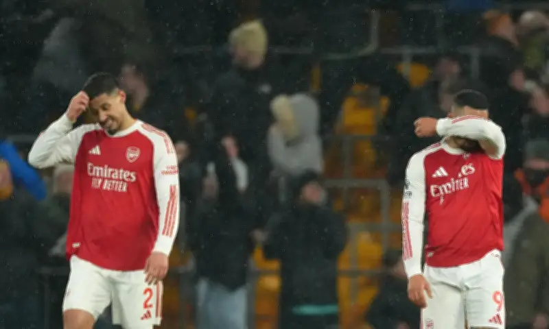 Wolves chế nhạo Arsenal câu giờ rùi thua điểm, trận hòa 2-2 gây tranh cãi
