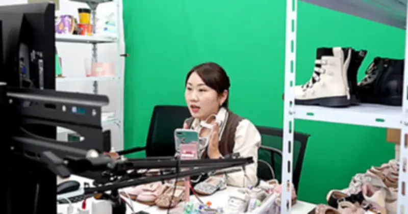 Người phụ nữ mua sỉ 500 đôi giày qua livestream, nhận 90 sản phẩm kém chất lượng: Ai chịu trách nhiệm?