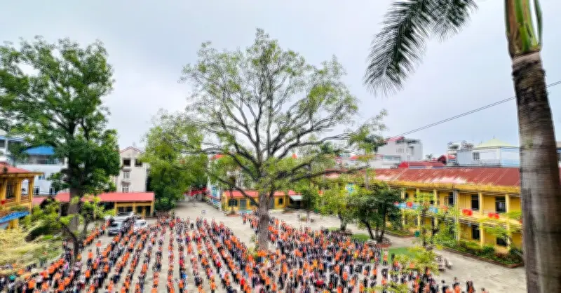 Xác minh vụ giáo viên phạt học sinh liếm đất gây phẫn nộ tại Hà Nội