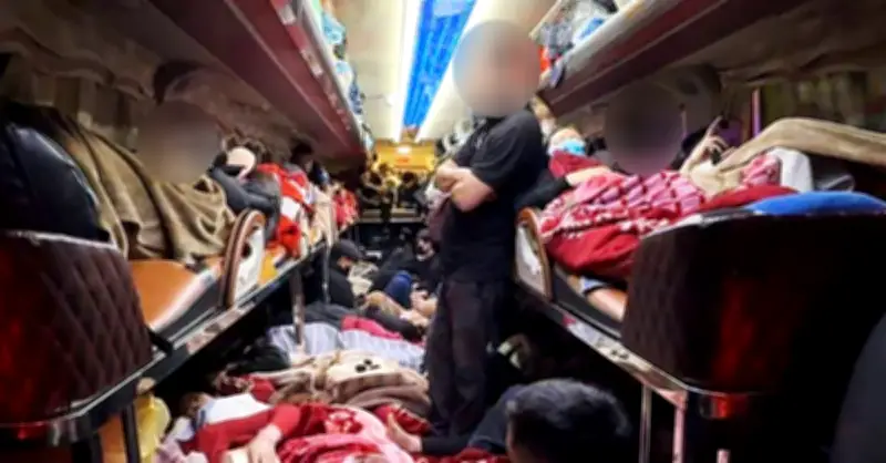 Xe 22 chỗ chở 73 khách, tài xế và chủ xe bị phạt hơn 278 triệu đồng