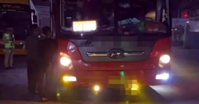 Xe 45 chỗ chở 109 hành khách, chủ xe và tài xế bị phạt 225 triệu đồng