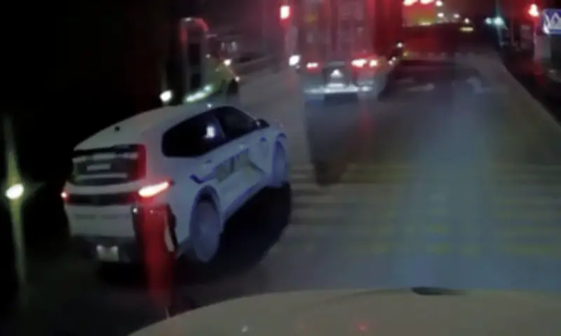 Xe con đâm thẳng vào đuôi xe container trên Quốc lộ 5 ở Hải Phòng