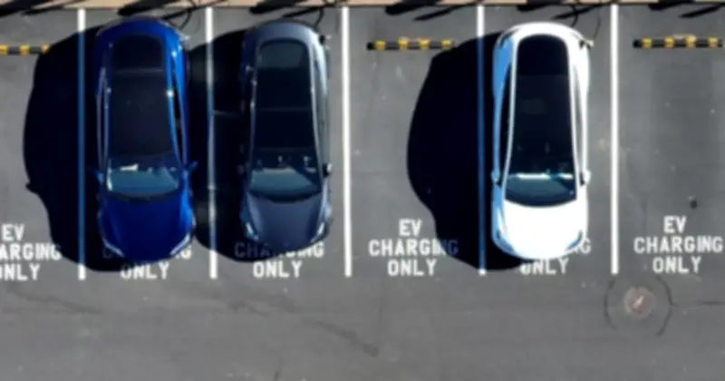 Xe điện gây lỗ kỷ lục 65 tỷ USD, các đại gia ô tô toàn cầu phải 'ngậm đắng nuốt cay'