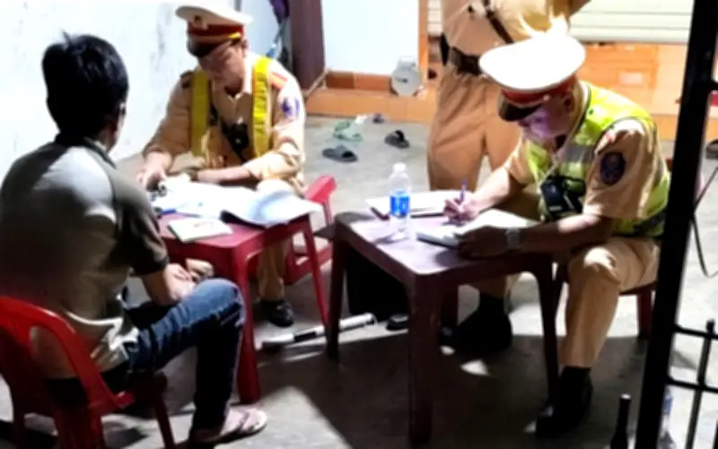 Xe khách 25 chỗ chở 61 người bị phạt hơn 200 triệu đồng tại Quảng Ngãi