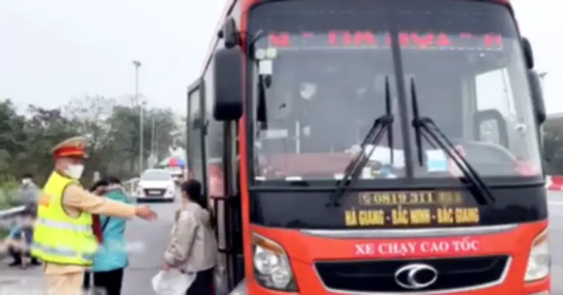 Xe khách chở quá 38 người bị phạt 207 triệu đồng trên cao tốc Nội Bài - Lào Cai