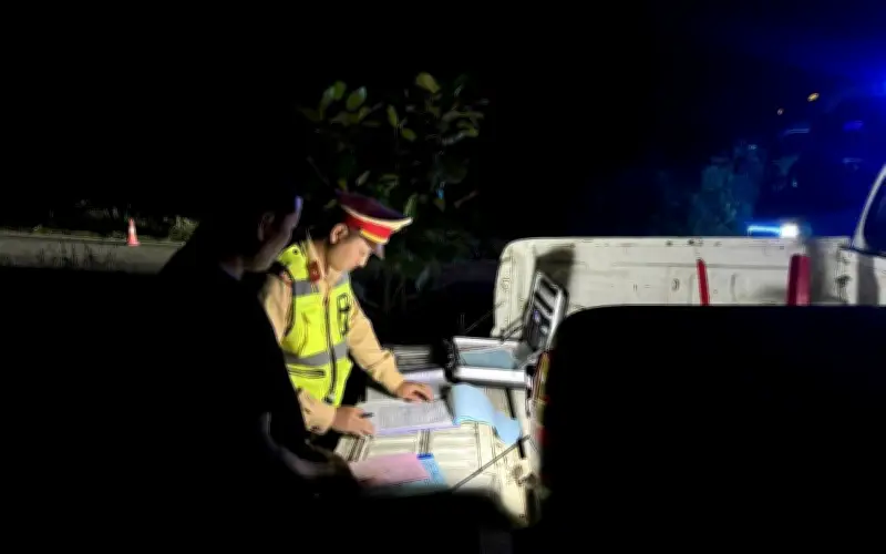 Xe khách chở vượt 17 người bị phạt nghiêm, tổng mức phạt có thể lên tới 127,5 triệu đồng