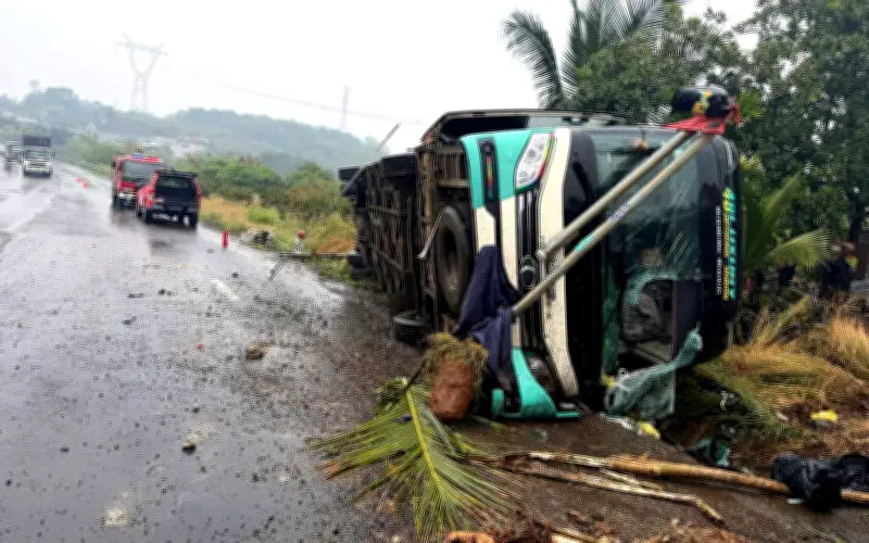 Xe khách lật trên quốc lộ 14: Một người tử vong, hai người bị thương tại Đồng Nai