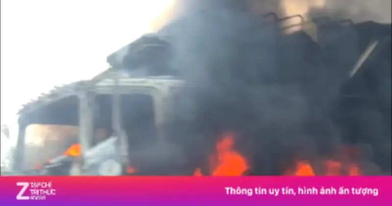 Xe Tải Bốc Cháy Dữ Dội Trên Cao Tốc Phan Thiết - Dầu Giây Gây Ùn Ứ Giao Thông