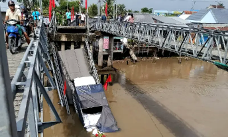 Xe Tải Chở Gạo Làm Sập Cầu 30 Tháng 4 Ở Cần Thơ, Giao Thông Tê Liệt
