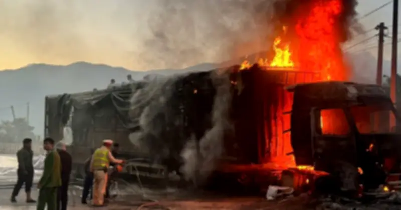 Xe đầu kéo chở bột mì bốc cháy dữ dội tại đèo Lò Xo, Quảng Ngãi
