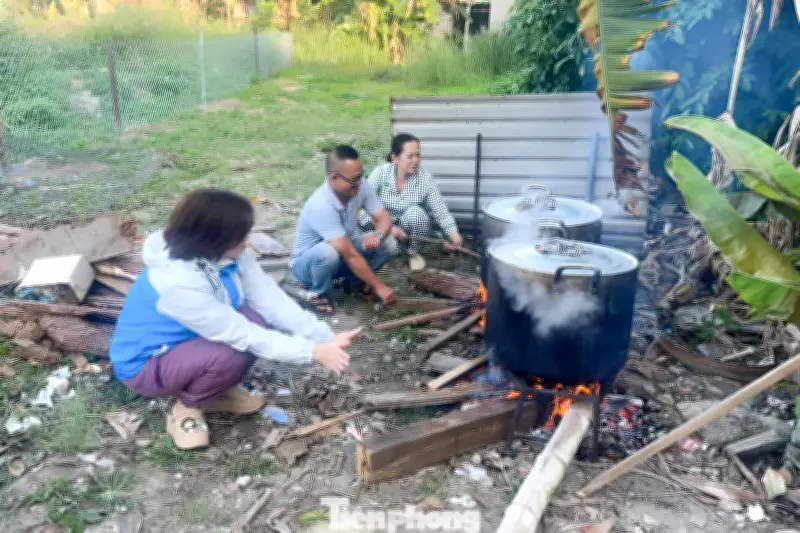 Xóm trọ Đà Nẵng 'đỏ lửa' nấu bánh chưng, sưởi ấm công nhân xa quê đón Tết